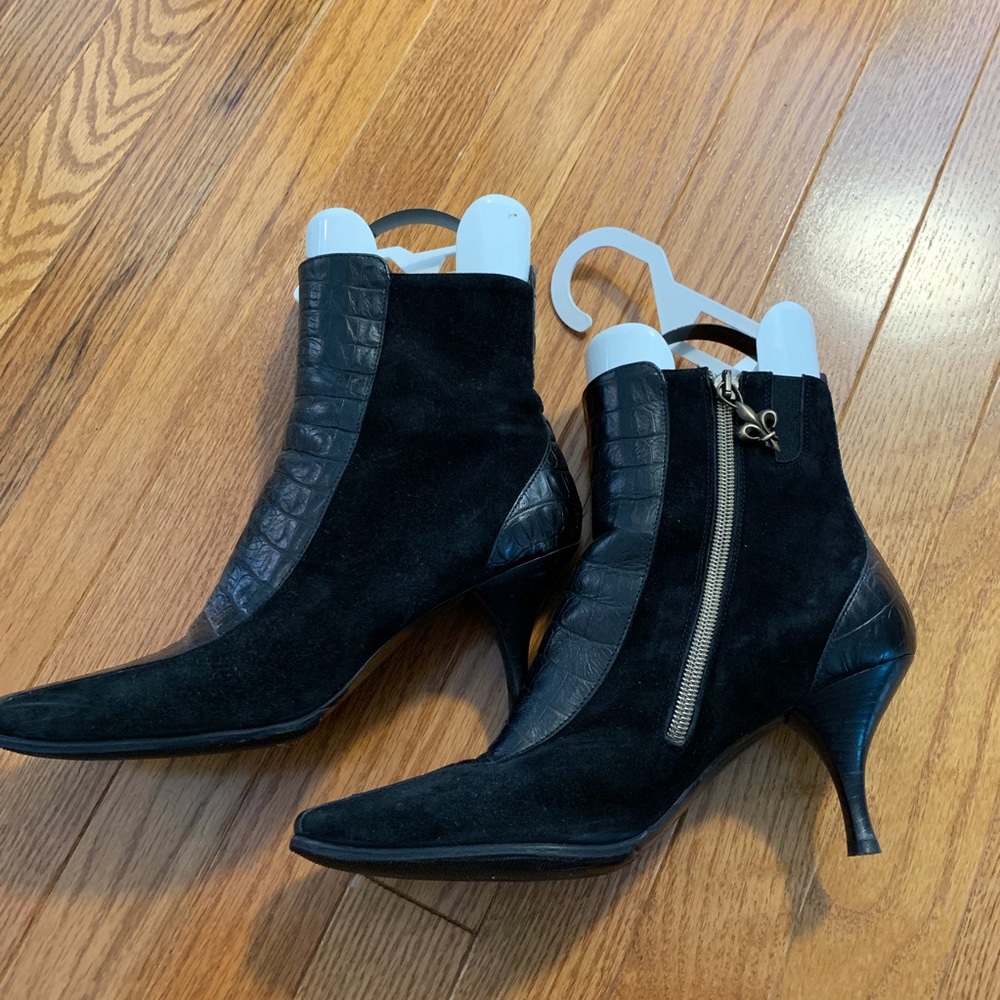 Donald J Pilner Couture heel boots